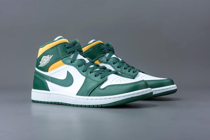Nike Damen WMNS Air Jordan 1 Mid Sneaker 38.5 EU Grün, 38.5 EU Grün