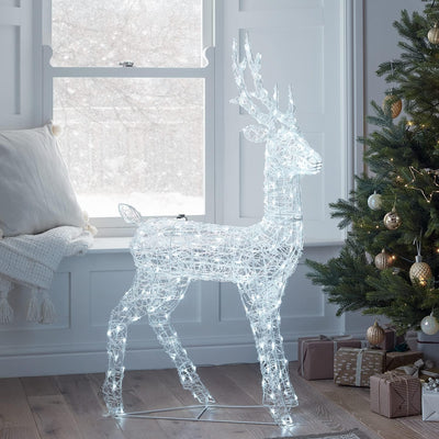 Lights4fun 120cm Swinsty LED Rentier Figur Acryl Weihnachtsfigur Rentier weiss Timer Weihnachtsbeleu