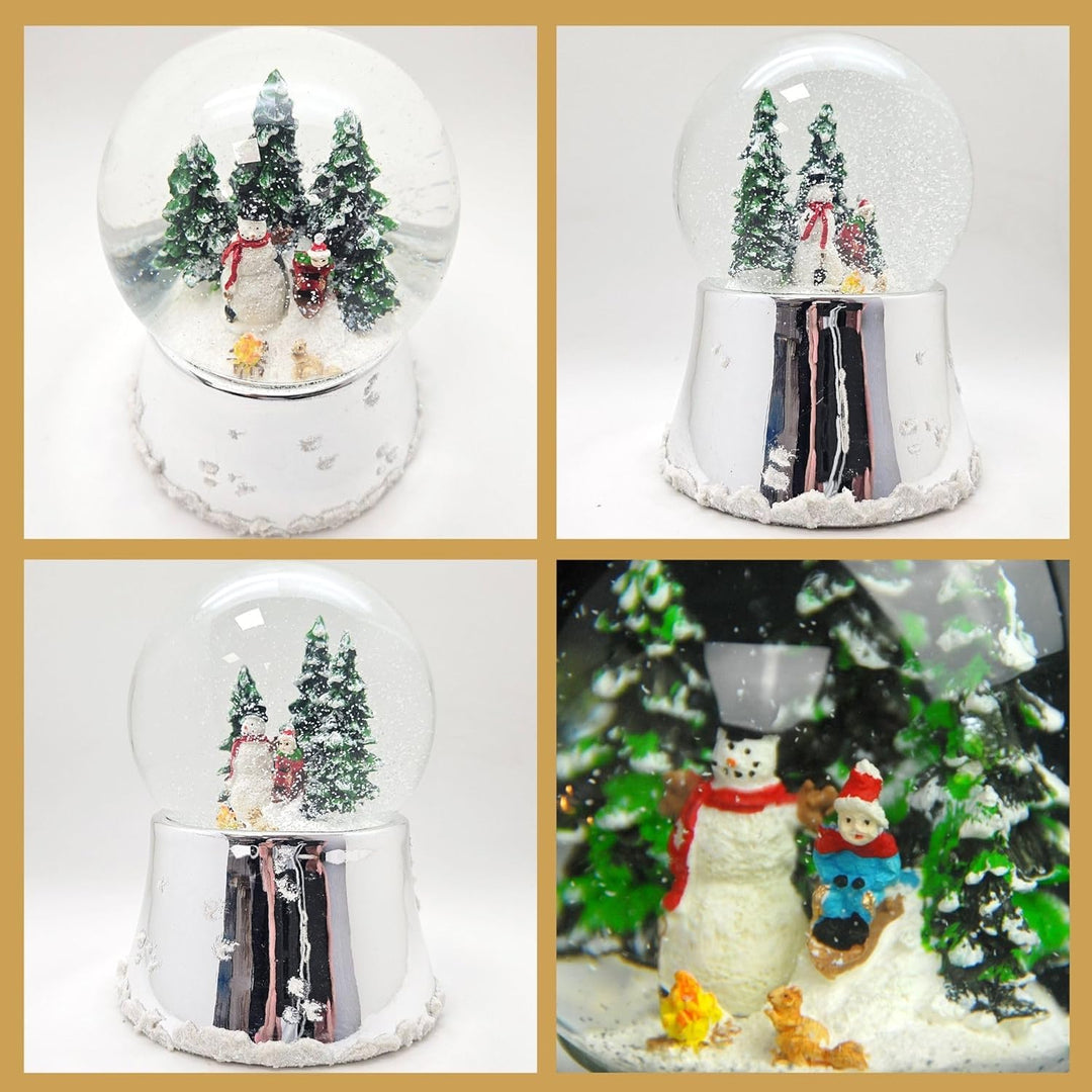 Schneekugel Weihnachten Spieluhr | Schneemann Steht mit Kind auf Schlitten | Sockel Silber glänzend