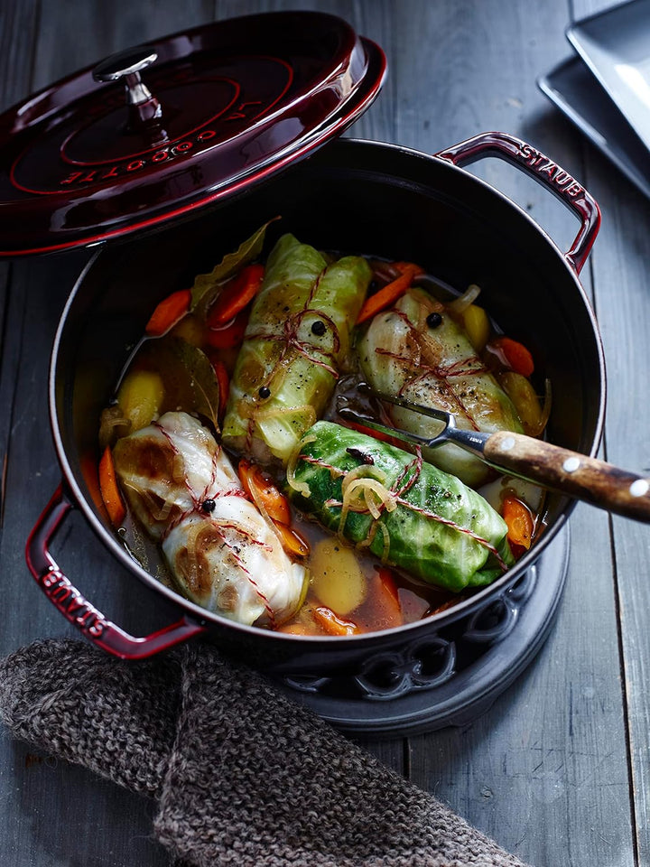 STAUB Gusseisen Bräter/Cocotte, Rund 24 cm, 3,8 L, Aromaregen Funktion, Für alle Herdarten geeignet,