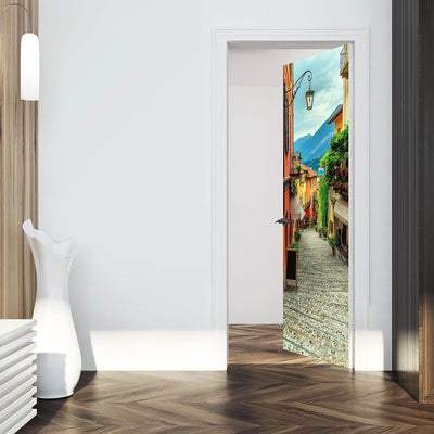 wandmotiv24 Türtapete Gasse mit Blick auf Berge & See, Italien 80 x 200cm (B x H) - Dekorfolie selbs