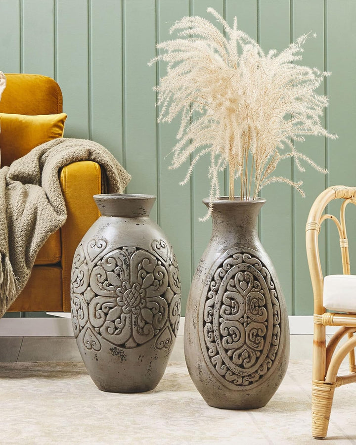 Moderne Dekovase mit floralem Relief Terrakotta 26x26x51 in Grau Megara
