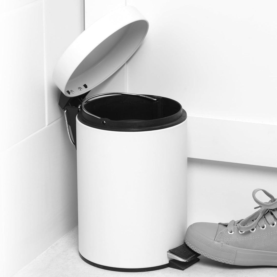 Beldray LA038098WHTEU7 Badezimmer-Fusspedal-Mülleimer - Kleiner runder Edelstahl-Hygienemülleimer fü