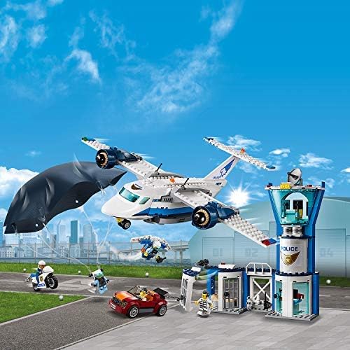 LEGO 60210 City Polizei Fliegerstützpunkt, Flugzeug mit Fallschirmjäger Plus Jetpack, Motorrad und A