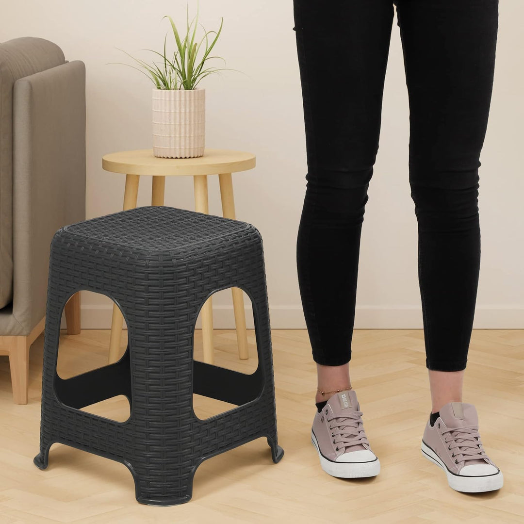 KADAX Hocker aus Kunststoff, Tritthocker bis 120 kg, Rattanhocker mit Antirutschfüssen, Badhocker, W