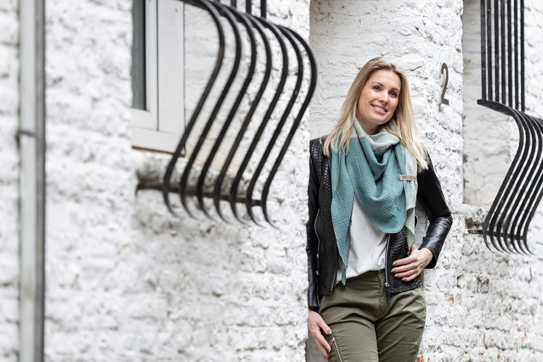 KNIT FACTORY - Fay Dreieckstuch - Fein Gewebte Damen Schal - Für Frühling und Sommer - Hochwertige Q