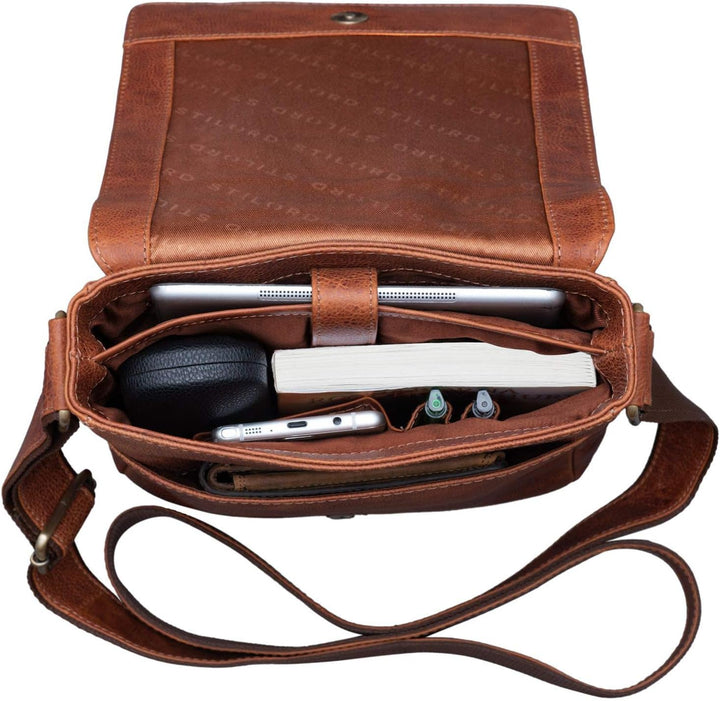 STILORD 'Easton' Kleine Messenger Bag Echt Leder Vintage Umhängetasche im Hochformat 10,1 Zoll Table