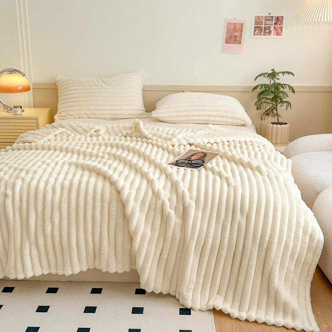 Kuscheldecke 200x230 cm - Warme Flausige Bettüberwurf Decke und Sofadecke Mama, Frauen und Freundin