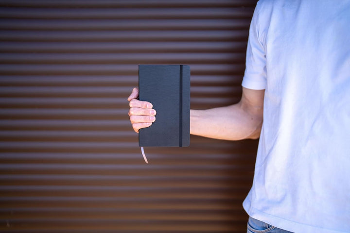 Moleskine - Klassisches Notizbuch, Linierte Seiten, Softcover und elastischer Verschluss, Grösse 13