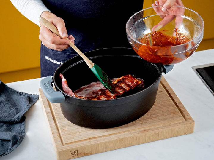 STAUB Cocotte, Gusseisen Bräter mit Deckel, Oval, 33 cm, 6,7 L, Alle Herdarten inkl Induktion, Made