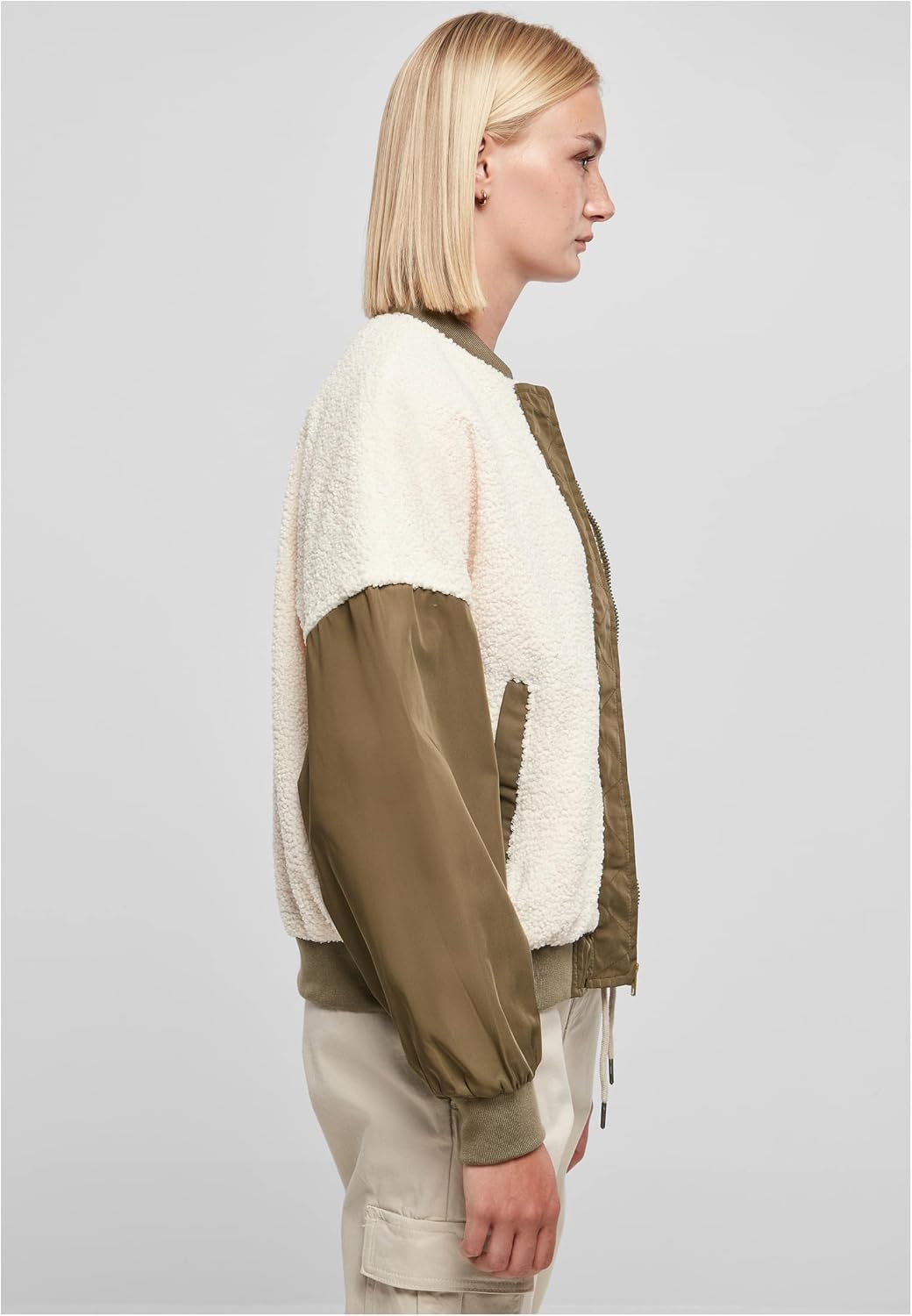 Urban Classics Damen Ladies Oversized Sherpa Mixed Bomber Jacket M whitesand/darkolive, M whitesand/