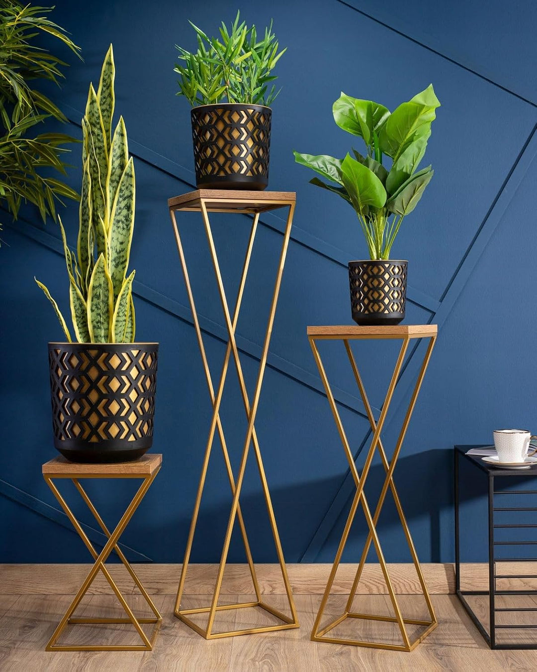 Pflanzenständer Metall 40 cm Hoch - Stabiler und Fester Blumenhocker mit Eiche Optik MDF-Platte auf