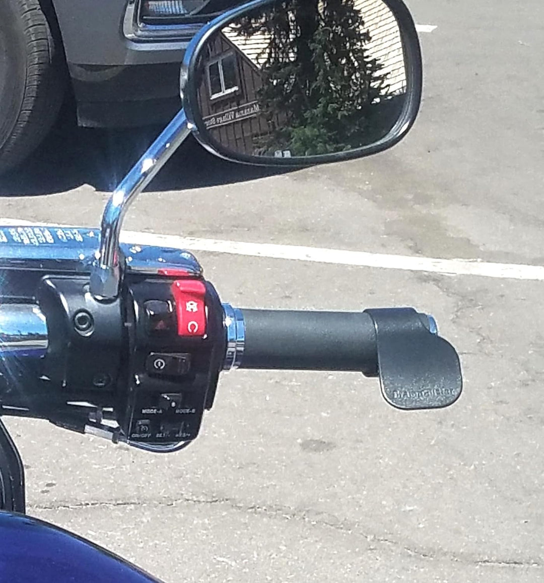 Crampbuster CB4 Schwarz Gaszug montiert Motorrad Cruise Assist
