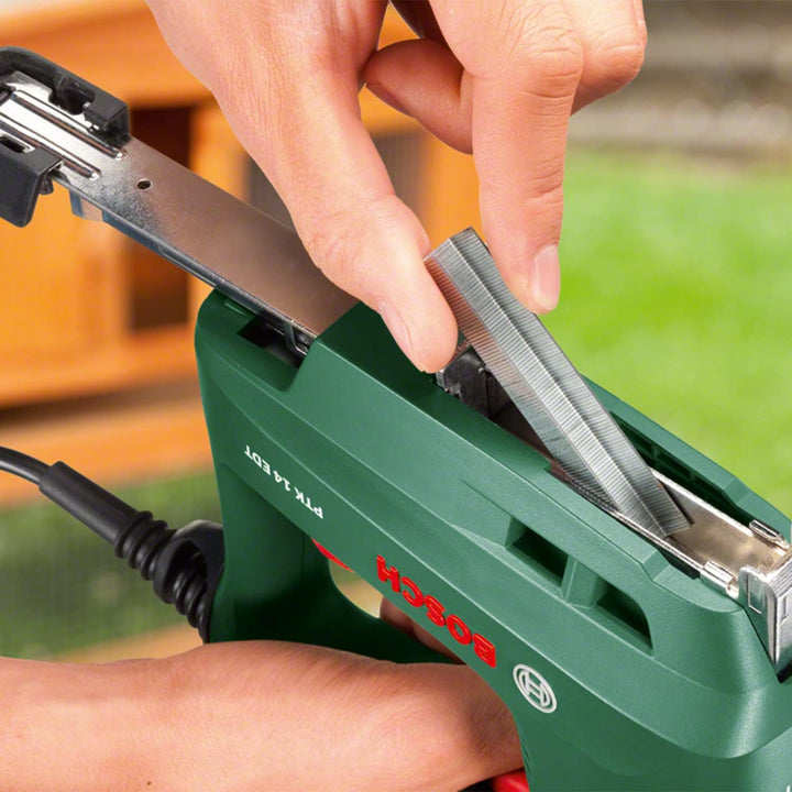 Bosch Elektrotacker PTK 14 EDT, 1000 Klammern, Karton (30 min-1 Schläge, Nägel: 14 mm, 1,1