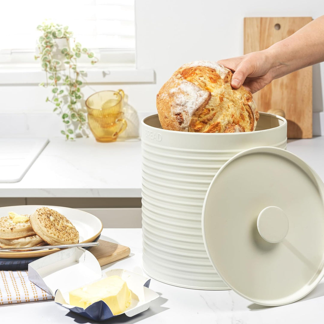 Russell Hobbs RH03269CEU7 Ribbed Brotkasten – Brotkasten aus Metall, grosser Küchenkanister, Aufbewa