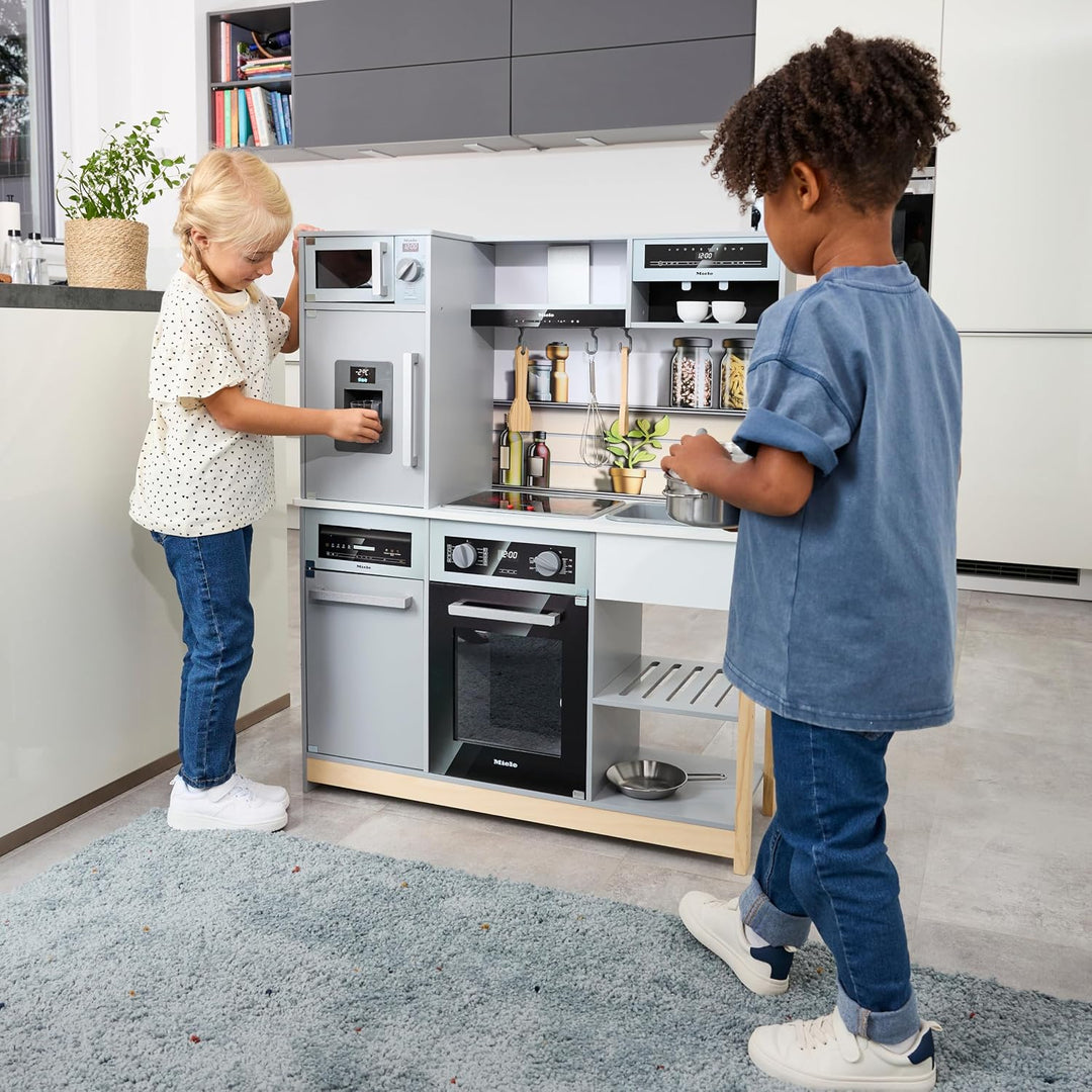 Theo Klein 7194 Miele Family Küche I Holzküche mit Küchengeräten I Herd inkl. Licht-und Soundfunktio