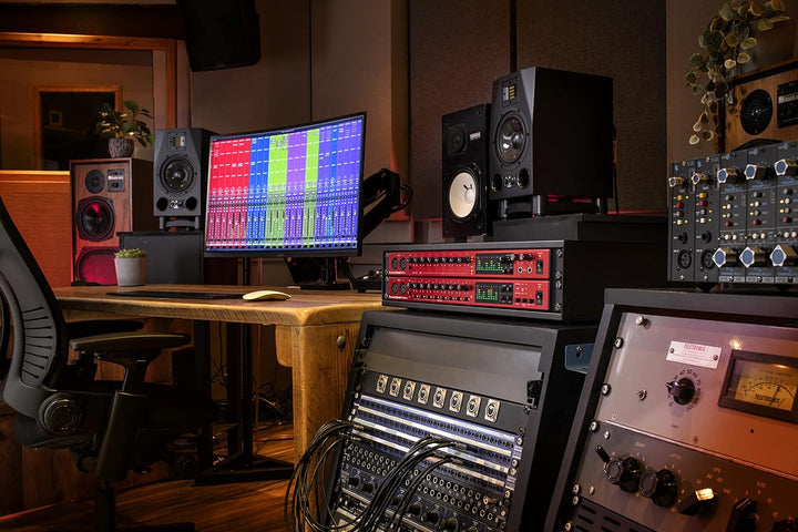 Focusrite Clarett+ OctoPre ADAT-Mikrofonvorverstärker mit acht Ins/Outs in professioneller Qualität