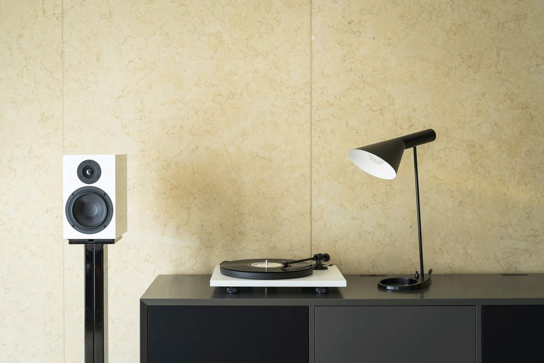 Pro-Ject Primary E Phono, Audiophiler Plug&Play Plattenspieler mit integrierter Phono Vorstufe (Weis