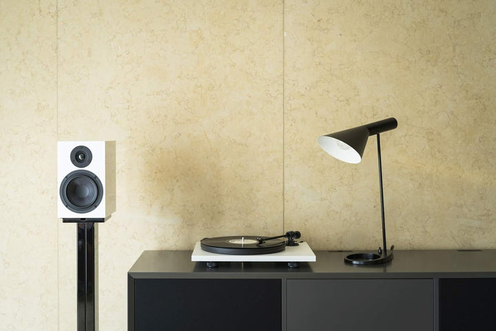 Pro-Ject Primary E Phono, Audiophiler Plug&Play Plattenspieler mit integrierter Phono Vorstufe (Weis