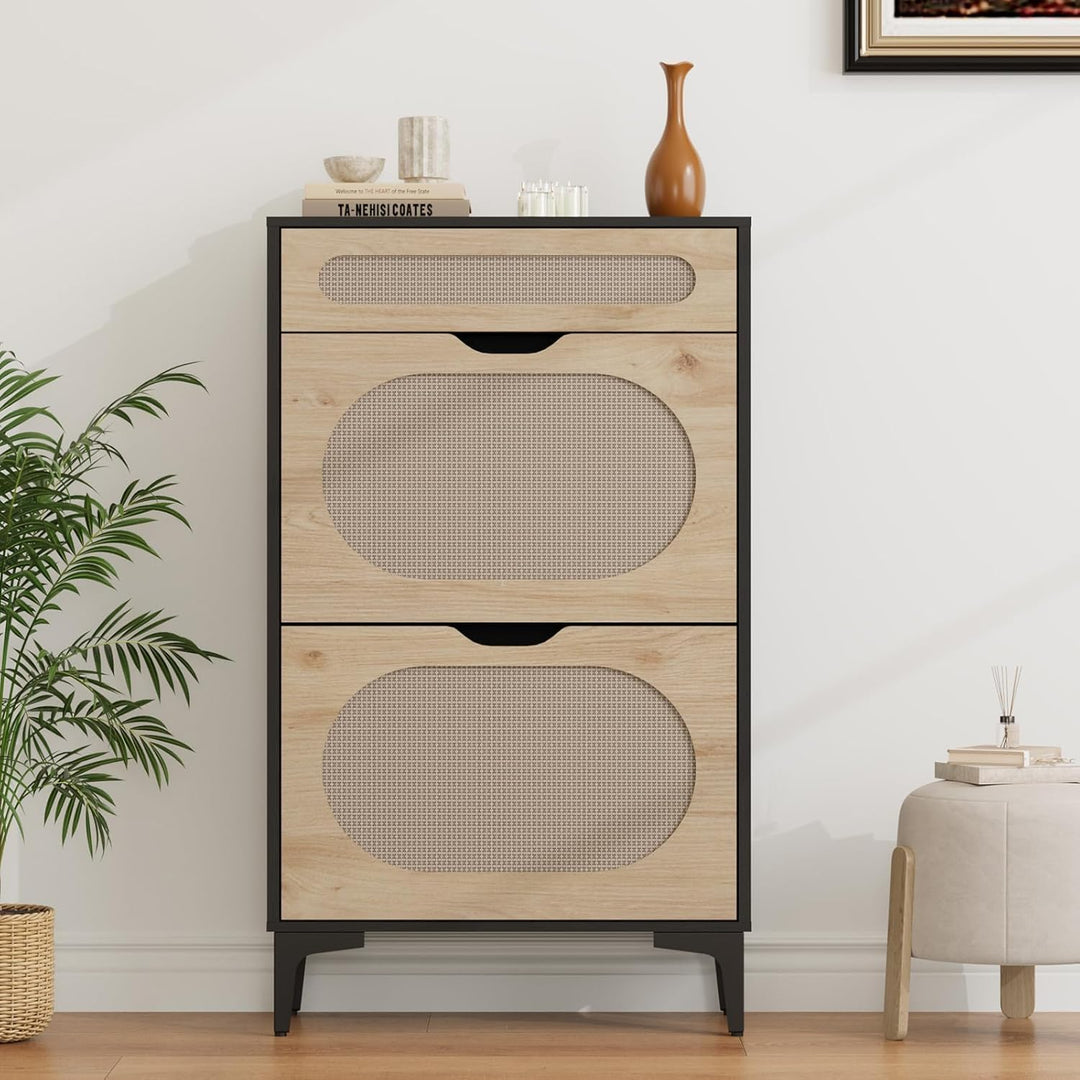 Garvee Schmaler Rattan Schuhschrank aus Holz – 2 Klappfächer + 1 Schublade, Höhenverstellbare Regalb