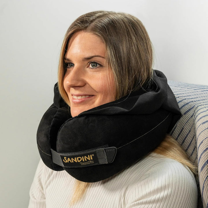 SANDINI TravelFix Hoodie Outlast – Premium Reisekissen/Nackenkissen mit ergonomischer Stützfunktion,
