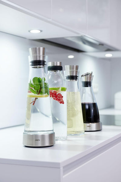 Emsa 514233 Flow Slim Glaskaraffe | mit Kühlelement, Glas | Elegantes Design | 1 Liter | Transparent