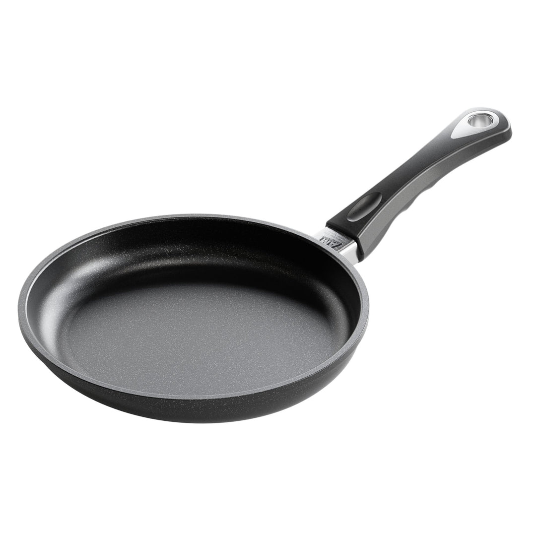 AMT Gastroguss Bratpfanne 24 cm Ø Schwenkpfanne 4 cm hoch, fester Stiel, induktionsgeeignet, Lotan®