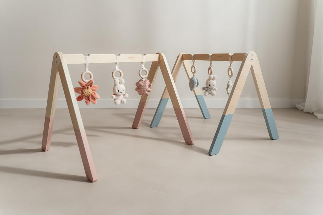 nijntje miffy x Little Dutch Baby Gym Spieltrapez Spielbogen Holz inkl. Anhänger Hase Miffy rosa - L