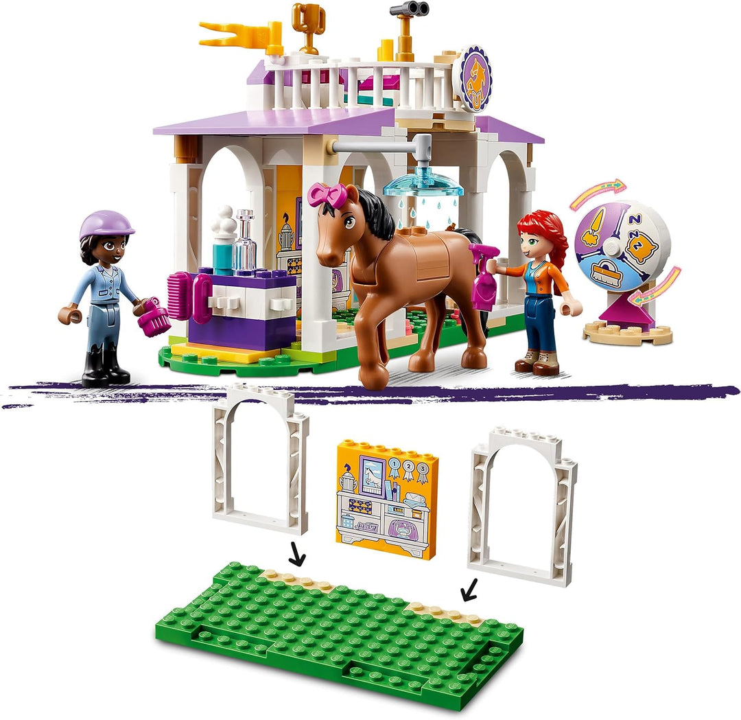 LEGO Friends Reitschule Set mit 2 Spielzeug-Pferden, Aliya und Mia Mini-Puppen, Reitstall- und Pferd