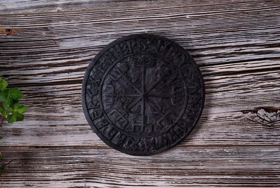 Windalf Schwarzes Vikings Holzbild Vegvisir Ø 23 cm Wikinger Kompass Futhark Handarbeit aus Holz