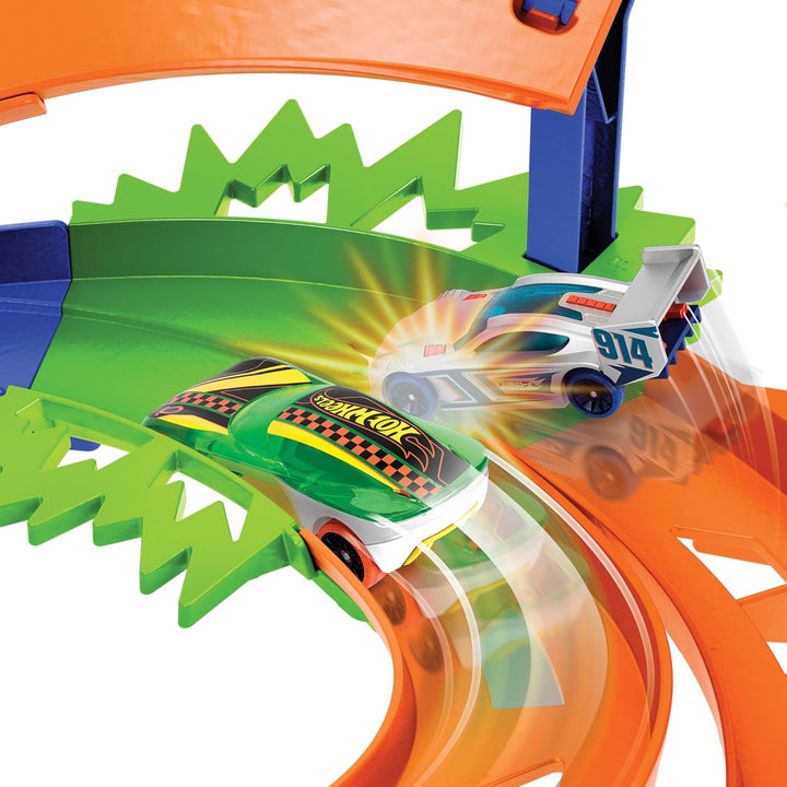 Hot Wheels Spielzeugauto-Trackset, Steilkurven-Rennstrecke, 2 Spielzeugautos im Massstab 1:64, einfa
