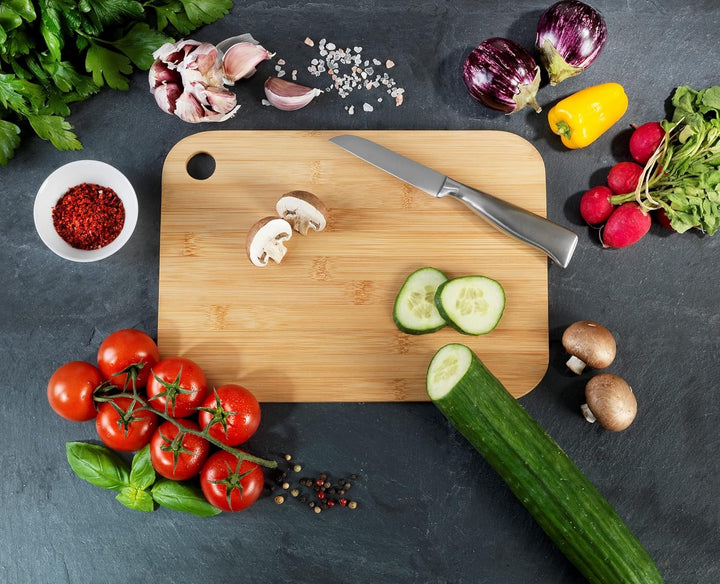 WENKO Schneidebrett Bambus M, beidseitig verwendbar, Brett mit Griffloch aus umweltfreundlichem, sch