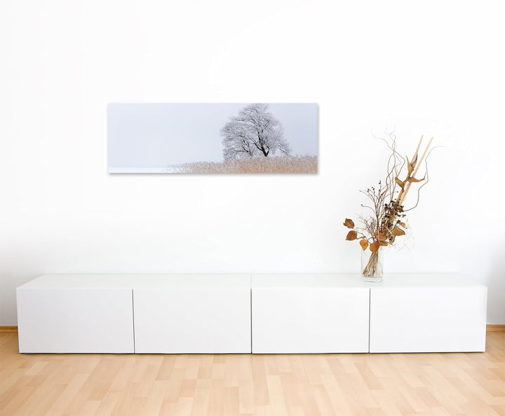 Sinus Art Wandbild 150x50cm Landschaftsfotografie – Einsamer Baum am See auf Leinwand für Wohnzimmer