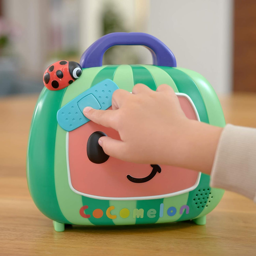 CoComelon CMW0034 Mitsing Doktorkoffer mit Sound und Zubehör für Kinder ab 2 Jahren (Englische Sprac