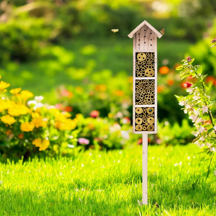 Holz Insektenhotel mit Erdspiess 78 cm - beige - Garten Deko Insektenhaus zum Aufstellen - Bienenhot