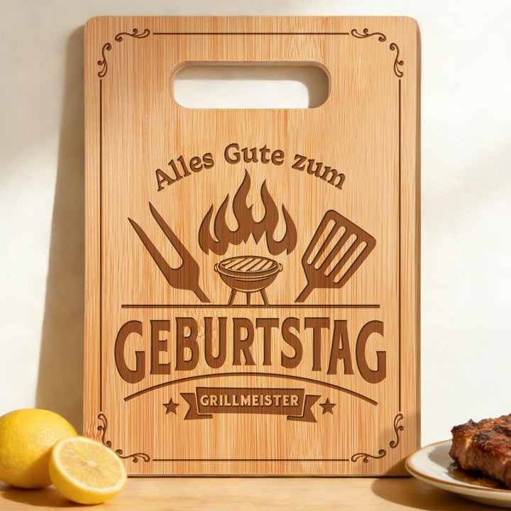 Geburtstagsgeschenk für Männer, Schneidebrett mit Gravur - Alles Gute zum GEBURTSTAG GRILLMEISTER, M
