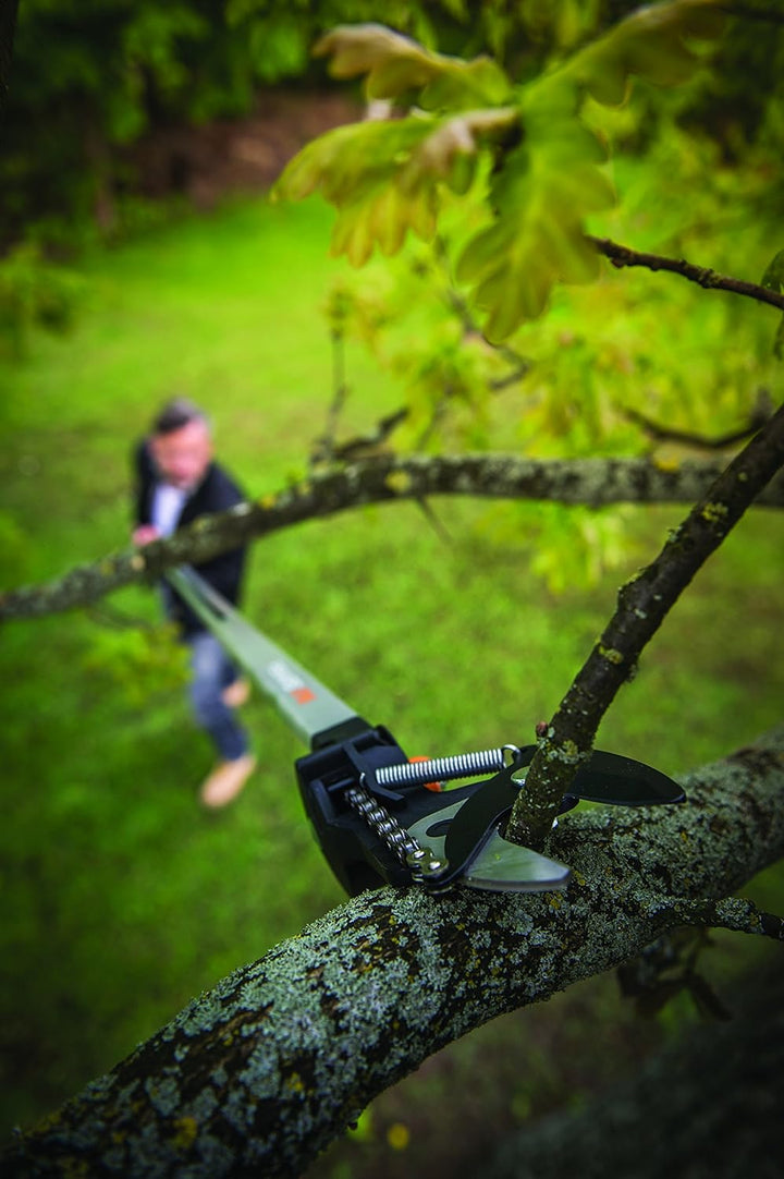 Fiskars Bypass Teleskop-Schneidgiraffe für frische Äste und Zweige, Antihaftbeschichtet, Stahlklinge