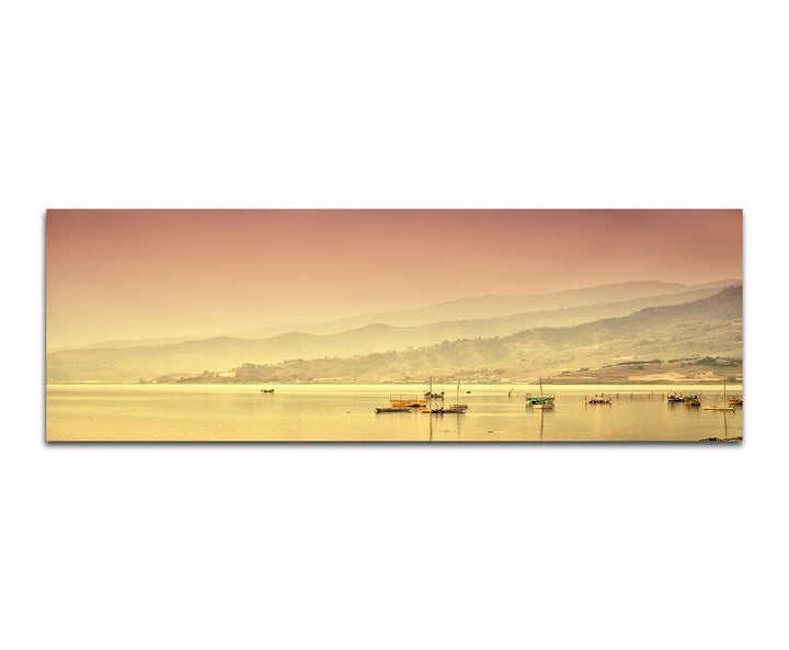 Paul Sinus Art Panoramabild auf Leinwand und Keilrahmen 150x50cm See Boote Berge Nebel Dämmerung