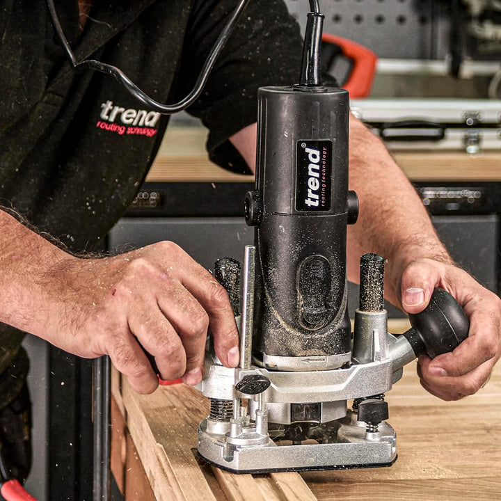 Trend 850 W 8 mm Router mit variabler Geschwindigkeit 230 V EU, 35 mm Eintauchtiefe, eingebaute Absc