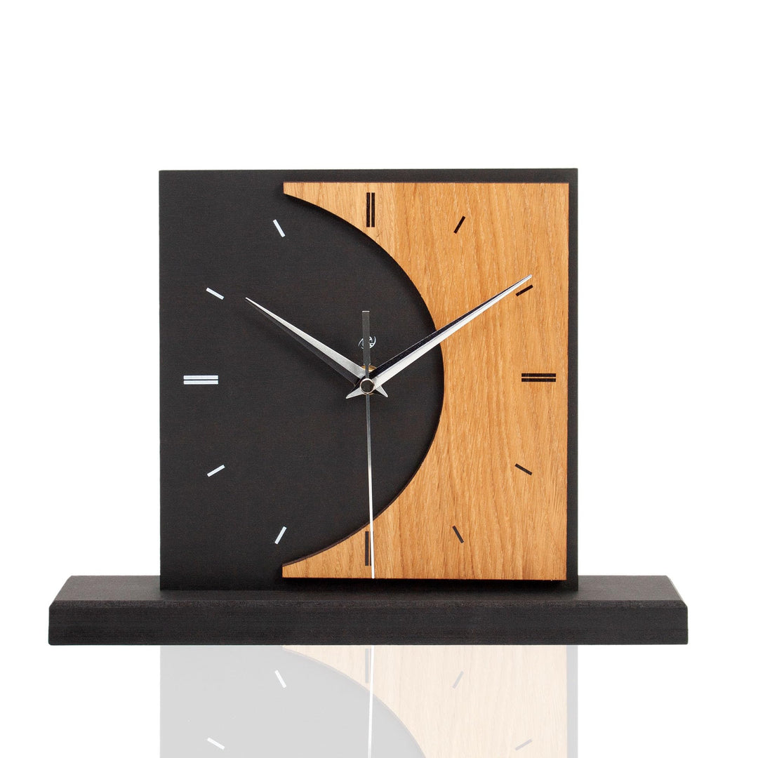 Kreative Feder Standuhr „Brown Moon“ aus Holz – Schwarze Tisch-Uhr ohne Ticken (leises Funkuhrwerk),