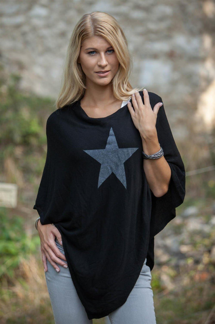 styleBREAKER weicher Feinstrick Poncho mit aufgedrucktem Glitzer-Stern, Rundhals, Damen 08010028, Fa