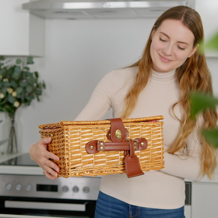 eGenuss Handgefertigtes Picknickkorb für 2 Personen – Kühlfach, Multifunktionsmesser, Edelstahlbeste