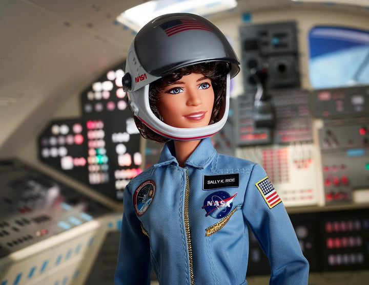 Barbie FXD77 - Signature Inspiring Woman Sally Ride Collector Sammler Puppe Mehrfarbig