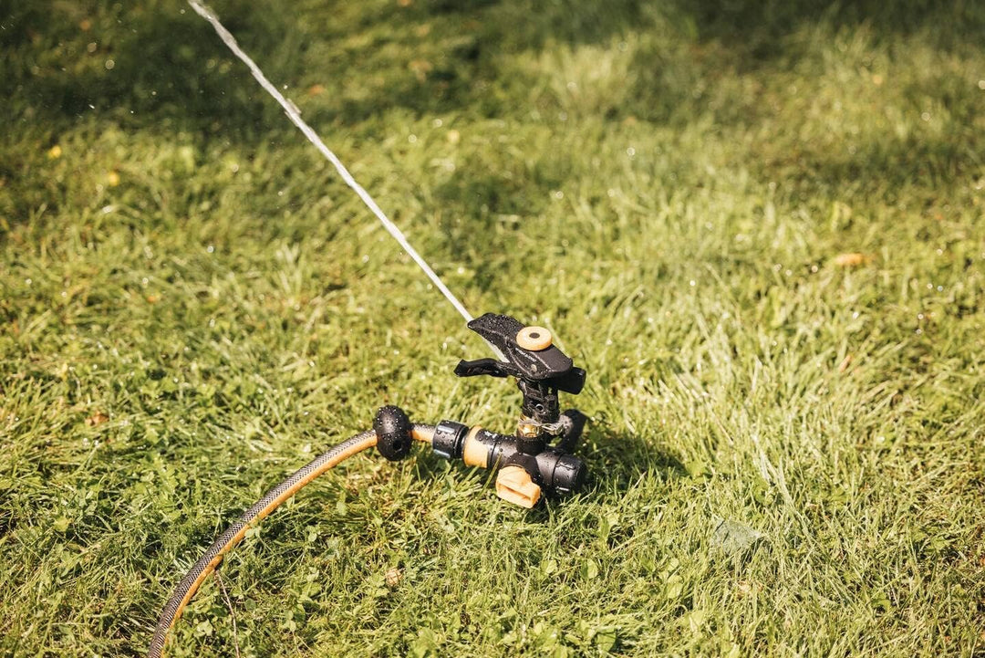 Fiskars Impuls-Sprinkler XL, Mit Abstandsregelung, Sprühbildkontrolle und Rotationskontrolle, Univer