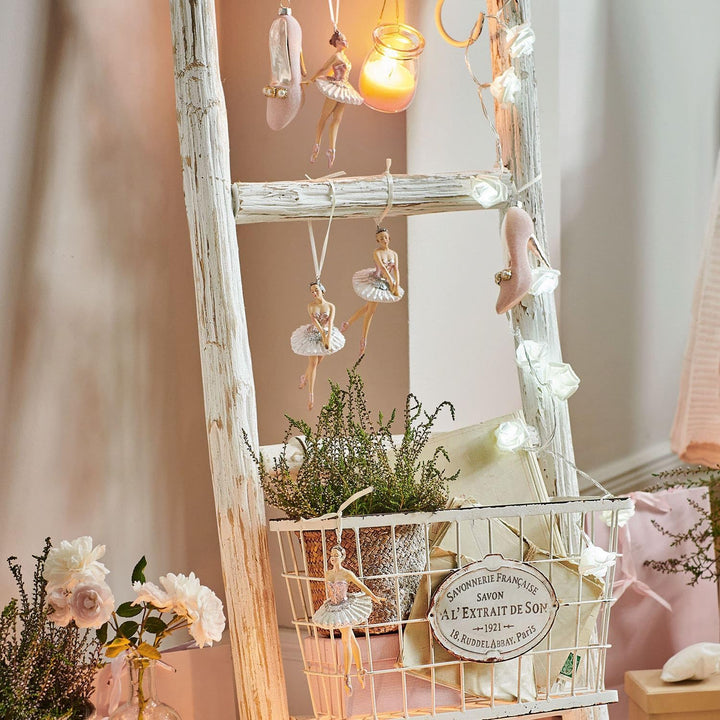 Loberon® Figur 4er Set Tadley, Christbaumschmuck, Polyresin, H/B/T ca. 13.5/6 / 6 cm, weiss/rosa, we