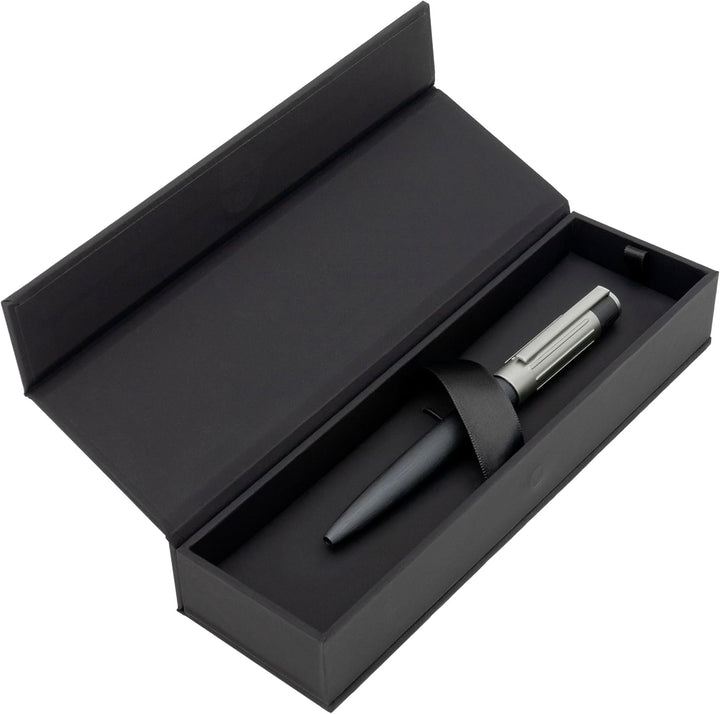 Hugo Boss Gear Ribs Kugelschreiber aus Messing und Aluminium in der Farbe Gun, Länge: 13,8cm, Minenf