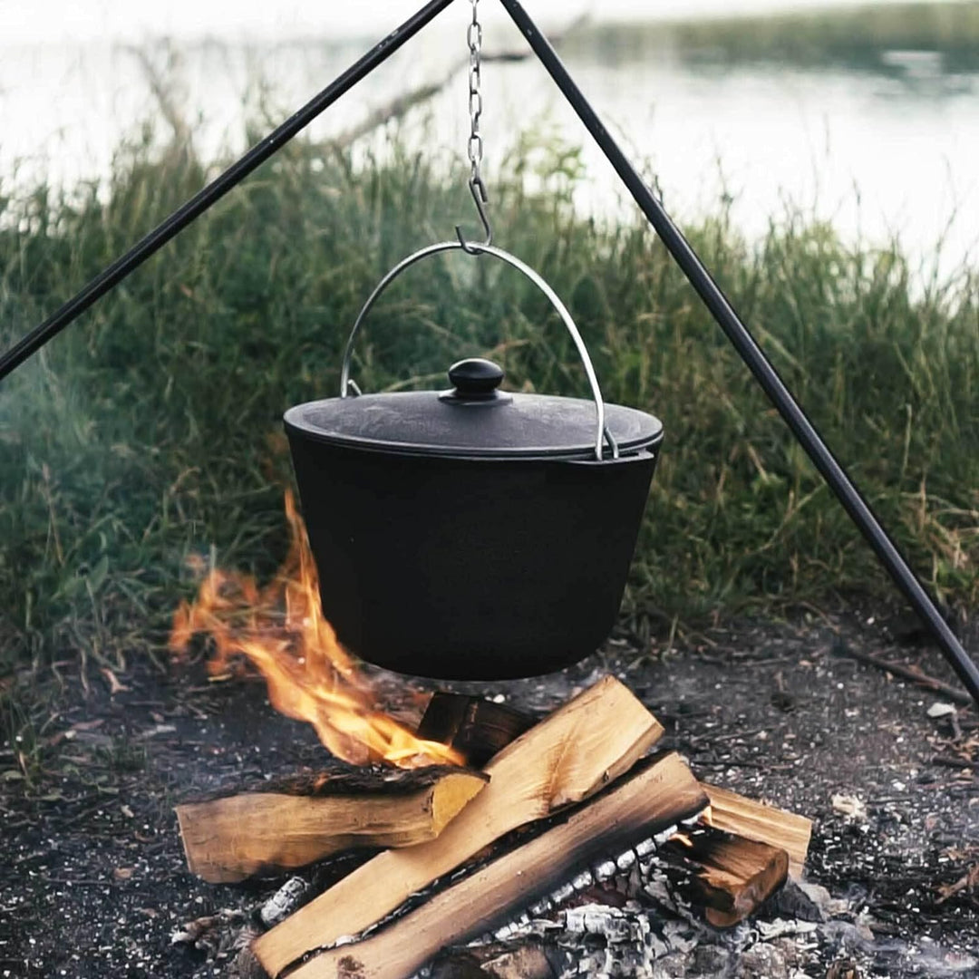 4BIG.fun Kazan 6L aus Gusseisen mit Bügel und Gusseisendeckel | Schwenktopf Campingtopf Gulaschkesse