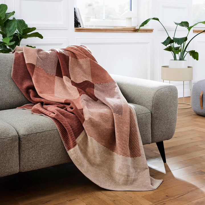 Ibena Sintra Decke 150x200 cm - Baumwollmix weich, warm & waschbar, Kuscheldecke braun Bordeauxrot -