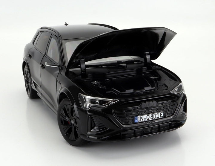Audi 5012328651 Modellauto 1:18 Miniatur Q8 e-tron, schwarz