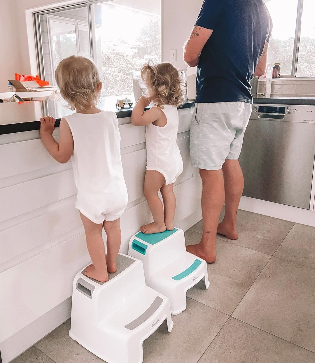 Dreambaby F687 Kinder-Tritthocker Tritt-Schemel Kinderschemel Anti-Rutsch, zweistufig, weiss/grau Gr